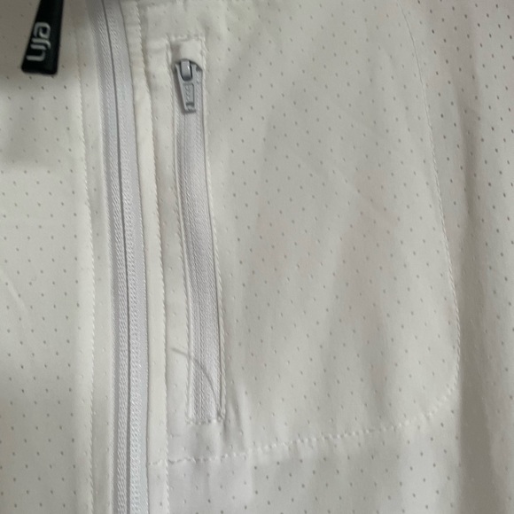 Lija weightless athletic jacket. Size medium. - Picture 3 of 6